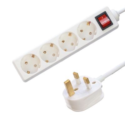 EU-standaard stroomstrook met 4 stopcontacten Overspanningsbeschermingsschakelaar USB A-uitgangspoorten H05VV-F 3x1.25MM2 Kabel en UK 3 Pin Plug