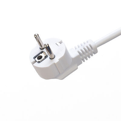 EU-type overspanningsbescherming op basis van een stroomstrip 3 gang verlengsnoer met H03vvh2 f 2x0,75 mm2 stroomkabel en elektrische stekker