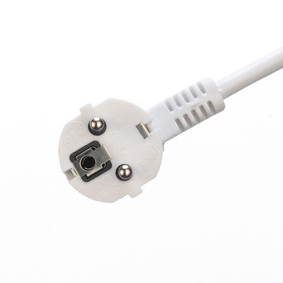 EU-type overspanningsbescherming op basis van een stroomstrip 3 gang verlengsnoer met H03vvh2 f 2x0,75 mm2 stroomkabel en elektrische stekker