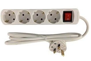 EU-standaard stroomstrook met 4 stopcontacten Overspanningsbeschermingsschakelaar USB A-uitgangspoorten H05VV-F 3x1.25MM2 Kabel en UK 3 Pin Plug