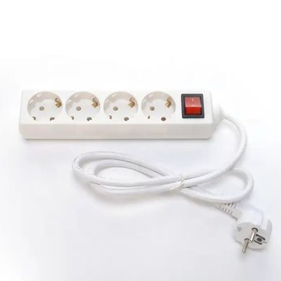 EU-gecertificeerd H05VV-F 3x1.5mm2 4 Outlet Power Strip Socket Extension Cord met Switch Eu Plug 16A