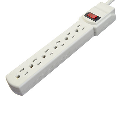 Klaar om te verzenden 2,5 FT stroomstrook met 6 stopcontacten en overbelastingsbeschermer NEMA 5-15P Mannelijk eindtype aangepast