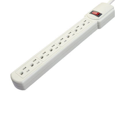 Klaar om te verzenden 2,5 FT stroomstrook met 6 stopcontacten en overbelastingsbeschermer NEMA 5-15P Mannelijk eindtype aangepast