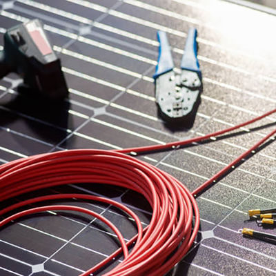 Zonne-energiesystemen MH4 Zonnepaneel PV-crimping 1CX2.5MM2 DC H1Z2Z2-K 1500V met PV-kabelknipper en geïsoleerde kabel
