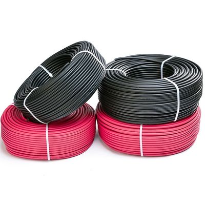 1x4mm2 XLPE Halogeenvrije zonne-DC-stroomkabel voor fotovoltaïsche panelen TUV goedgekeurd Klasse 5 Flexibel geblokkeerd koper Lengte 100M/1 rol